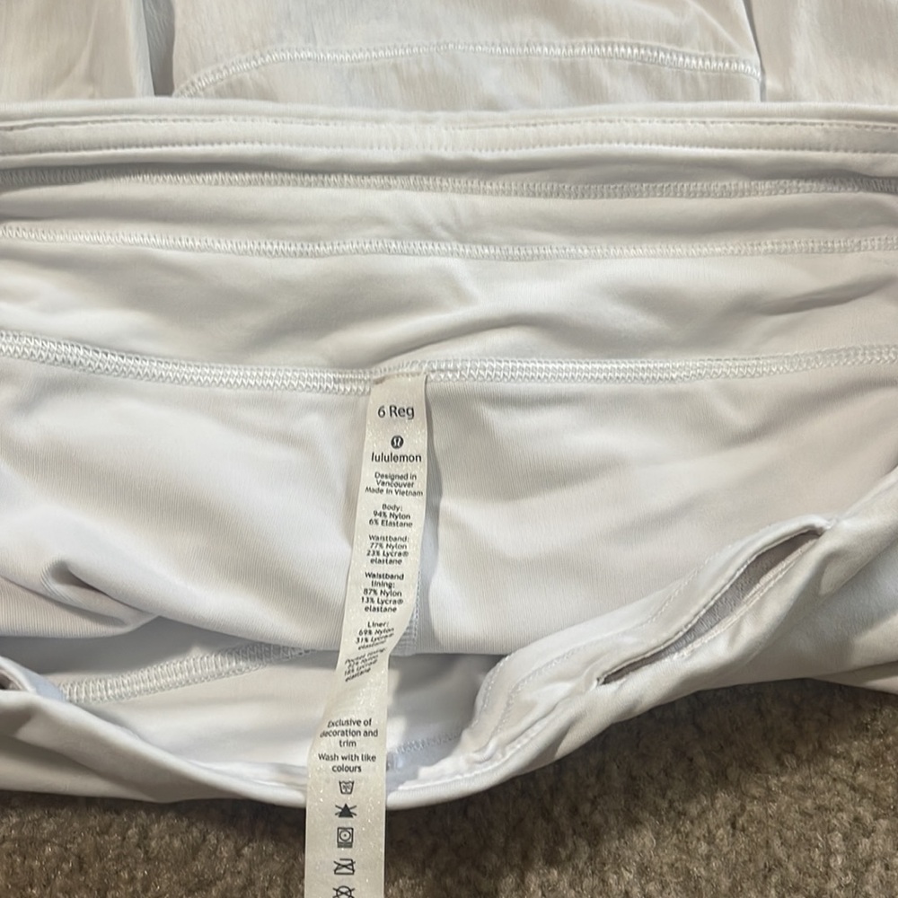 Lululemon Tennis Skirt. Worn one time. Size 6 - Picture 4 of 4